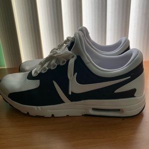 Nike size 7.5 classic black and white
